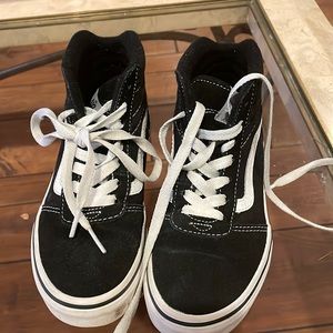 Black and white little boys Vans tennis shoes. Excellent condition.